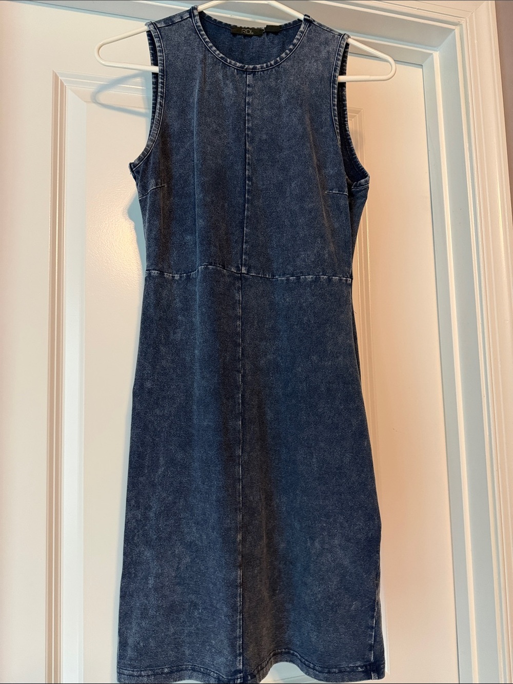 RDI Sleeveless Washed Denim Colored Stretchy Shift Dress. Size XS Extra Small